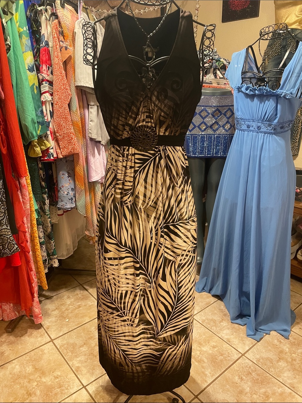 Roz & Ali Black and Cream Sleeveless Printed Maxi Dress